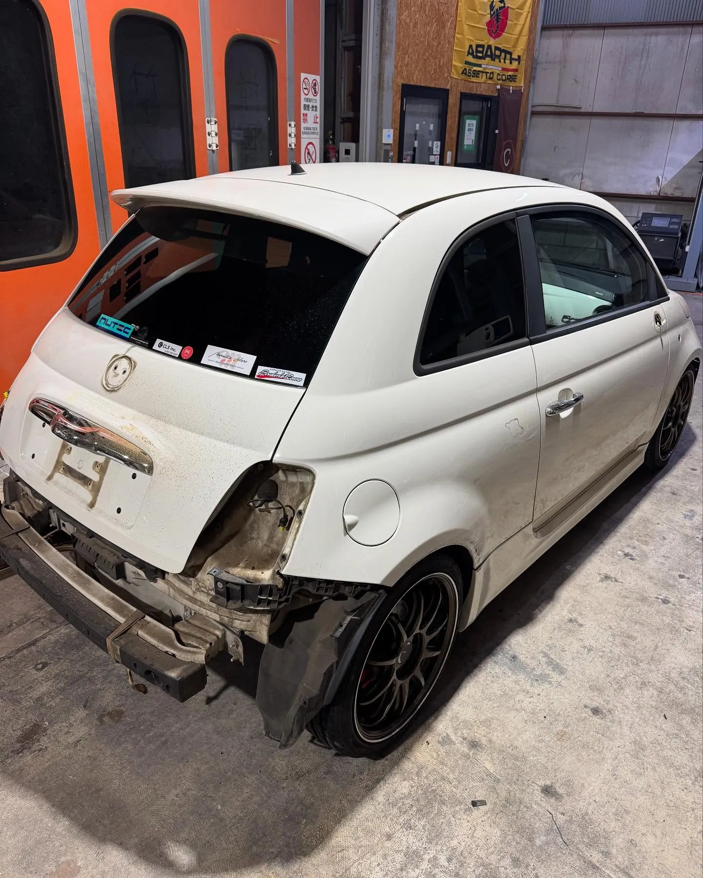 アバルトはエンジン下ろしたり、ミッション下ろしたり、マフラー...