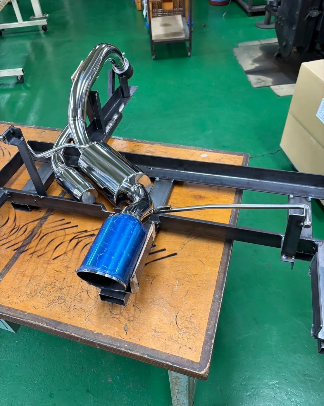 アバルトはエンジン下ろしたり、ミッション下ろしたり、マフラー...