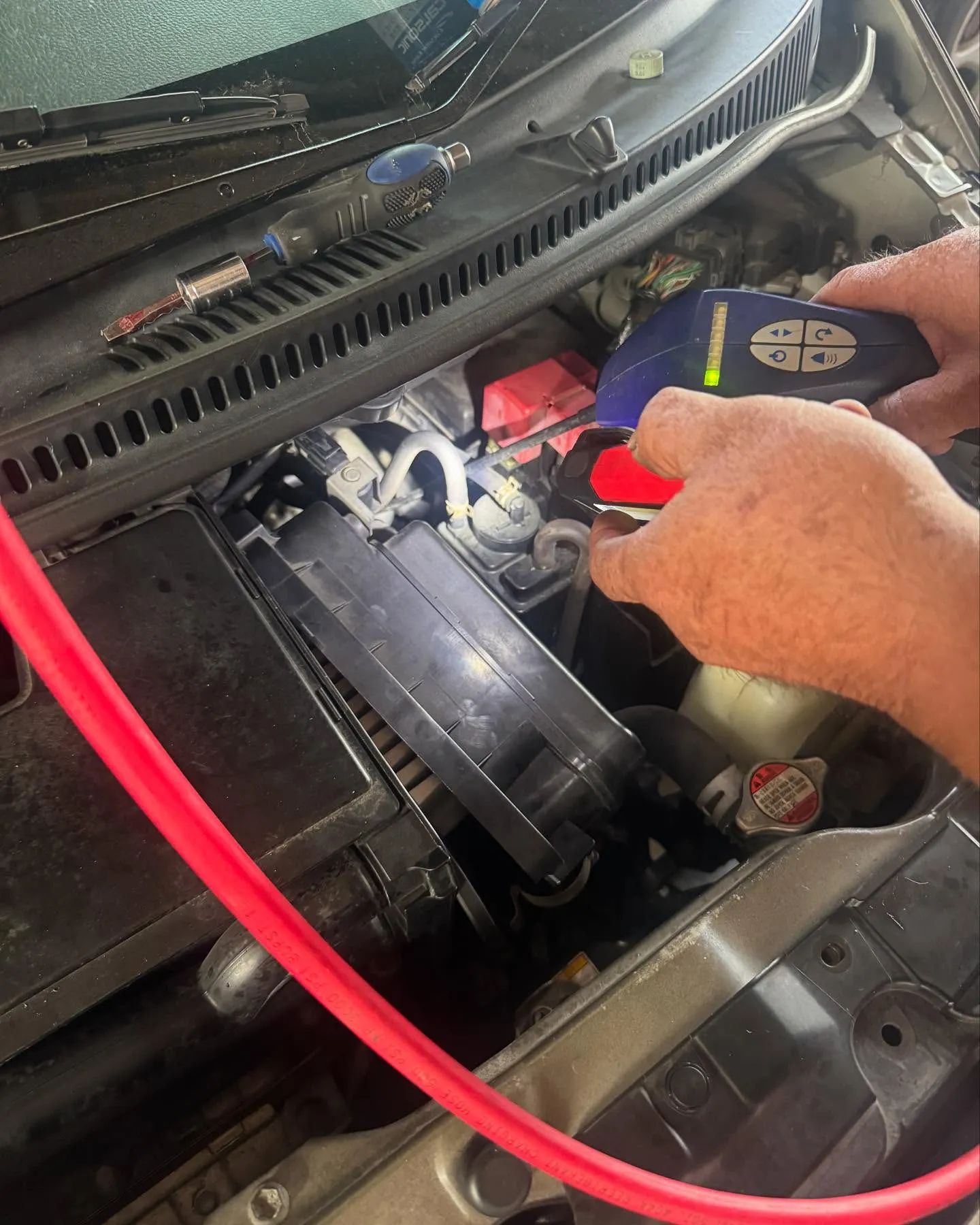 エアコンガス漏れ点検中🧑‍🔧