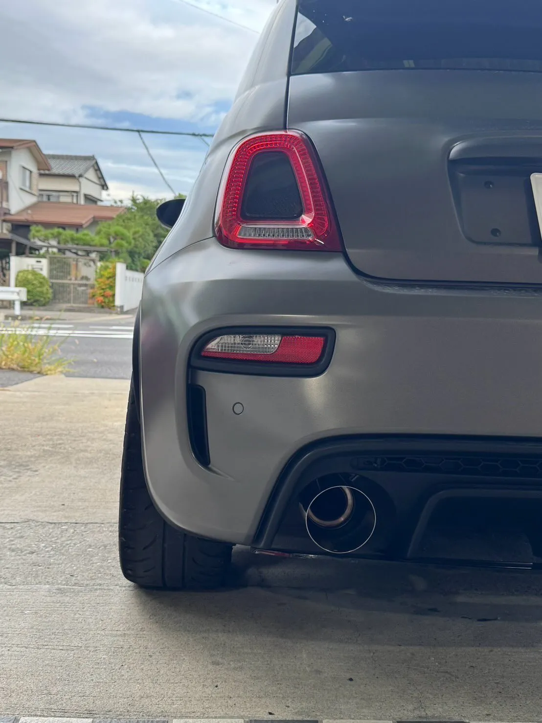 マルミッタヴォラーレの左出しマフラー