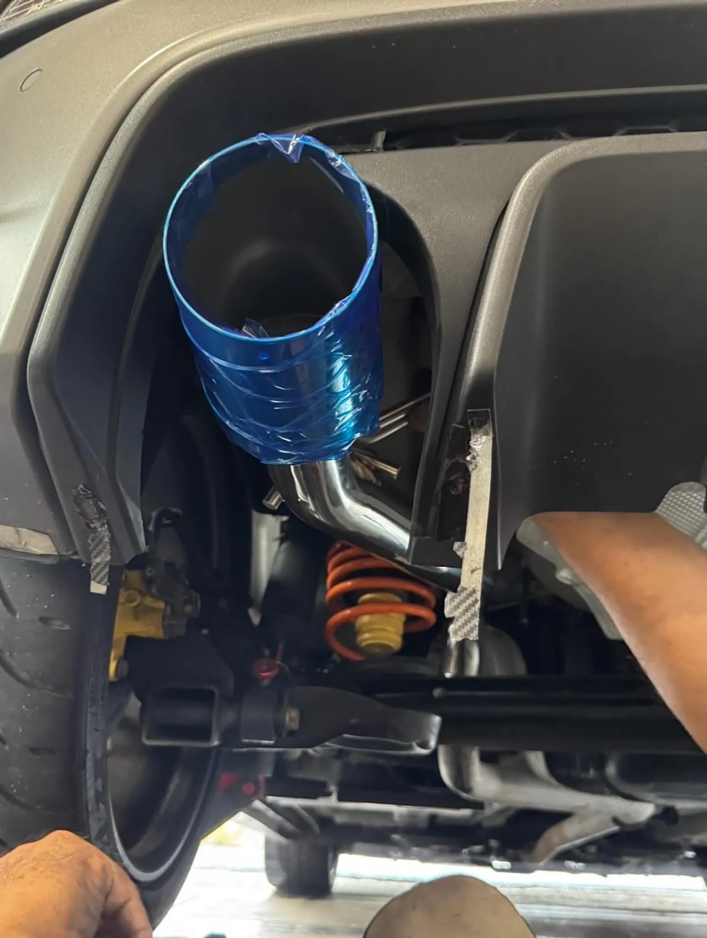 マルミッタヴォラーレの左出しマフラー