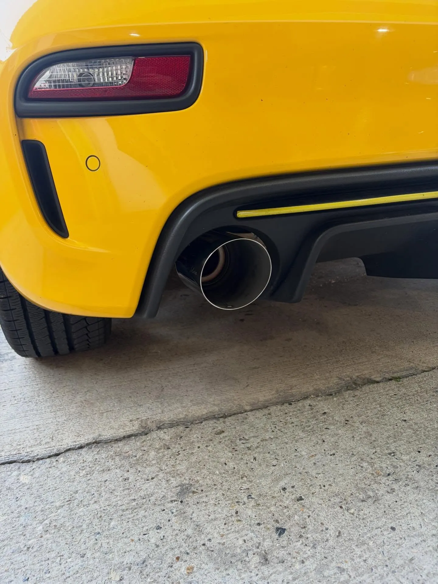 【中古品】マルミッタヴォラーレ　アバルト用左出しマフラー