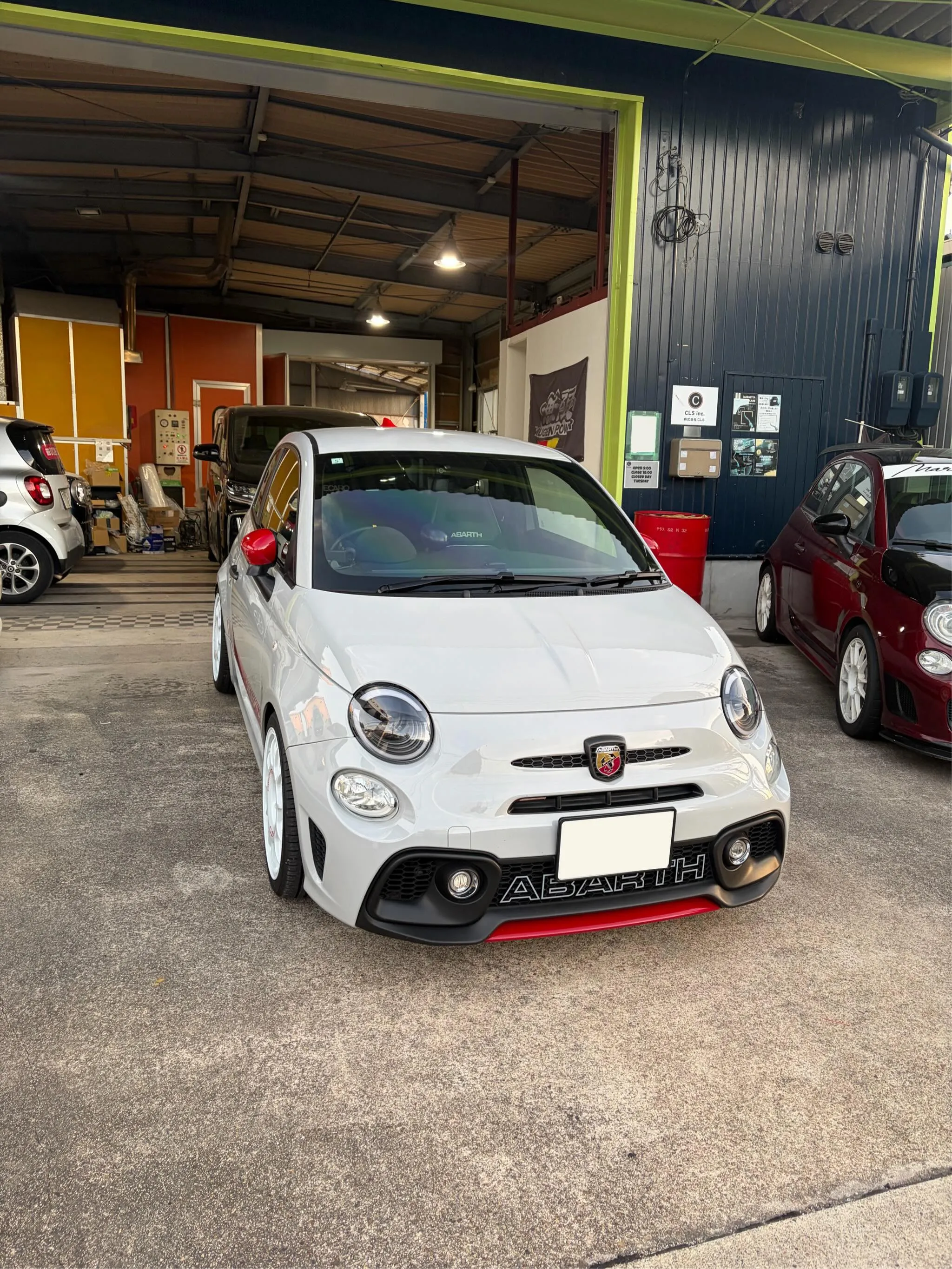 アバルト595車検でご入庫です！！