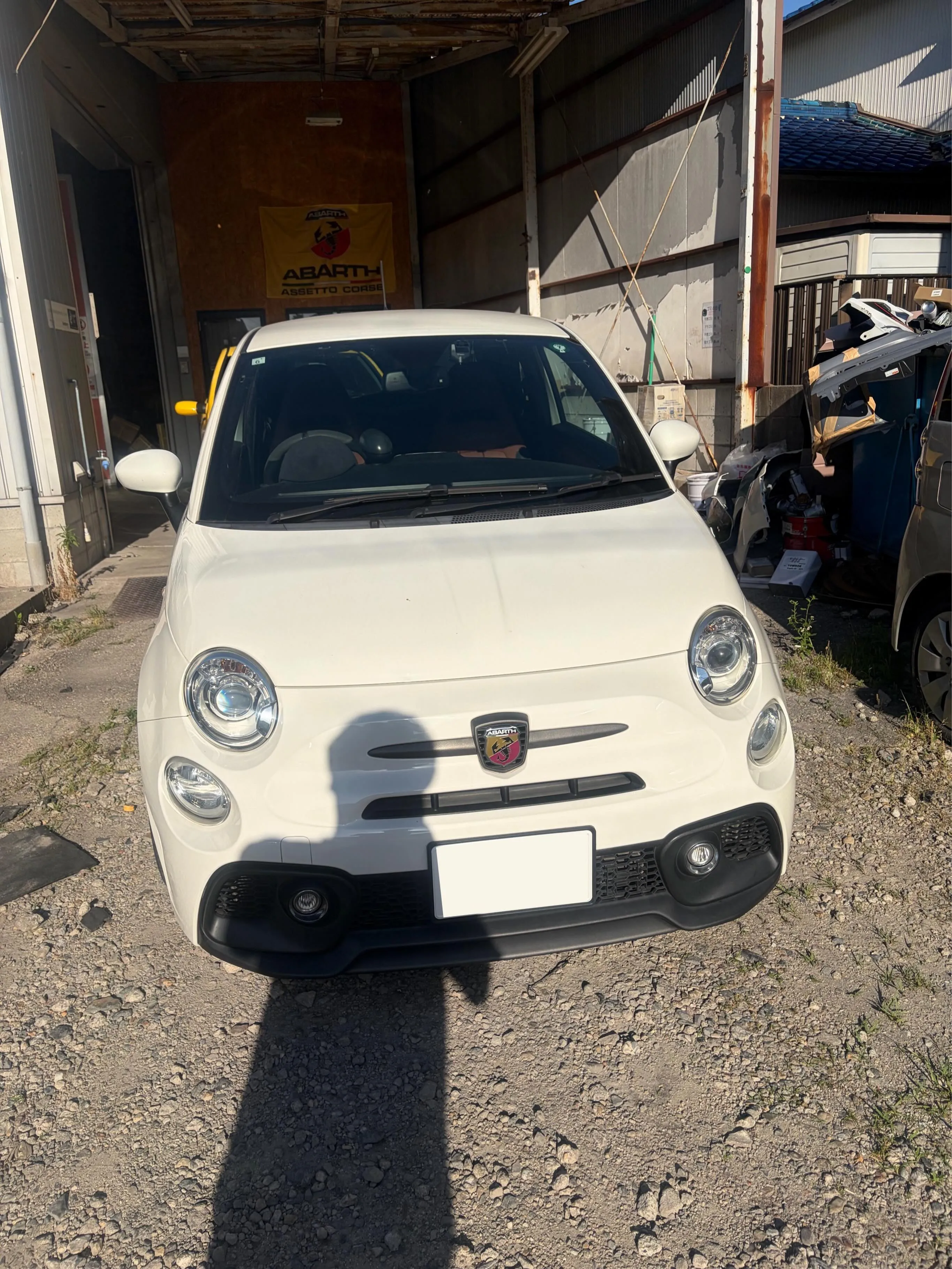 アバルト595車検でご入庫！