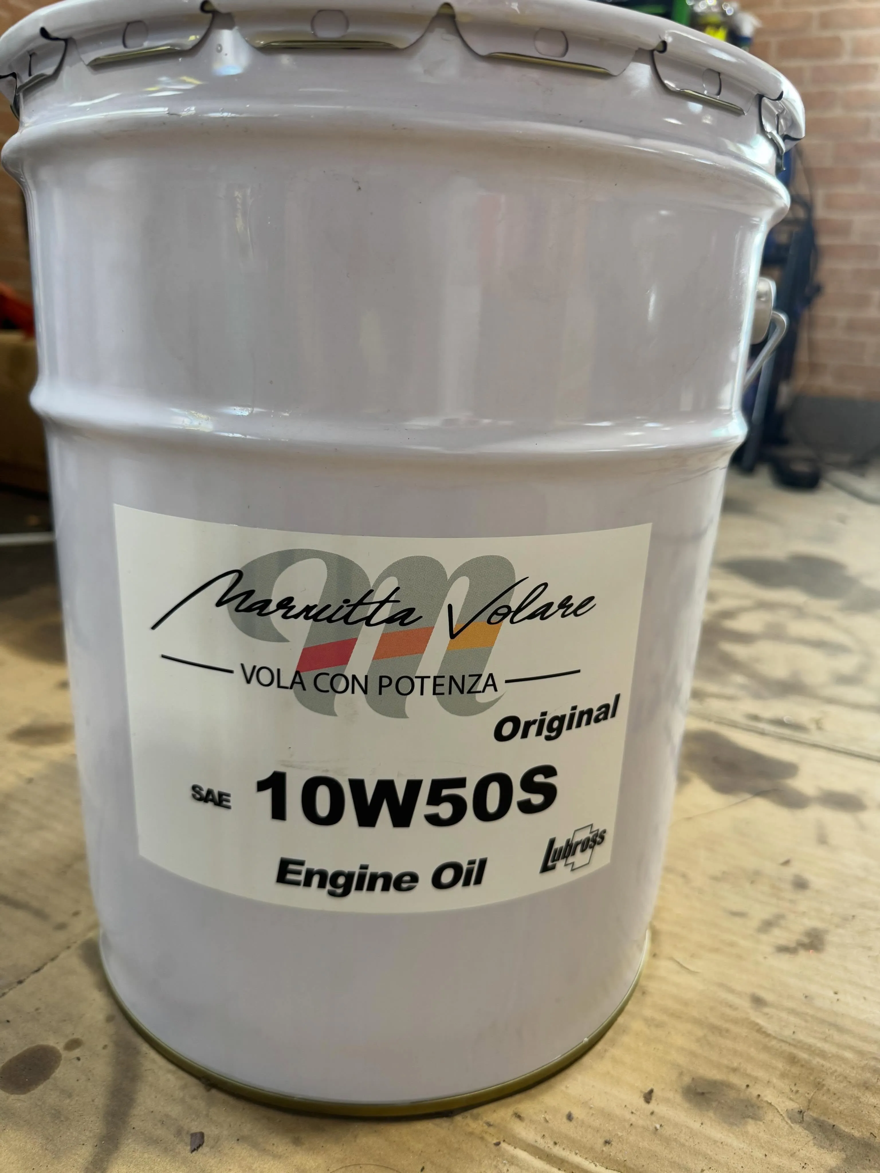 来週10w50系のエンジンオイルがようやく入荷します！！
